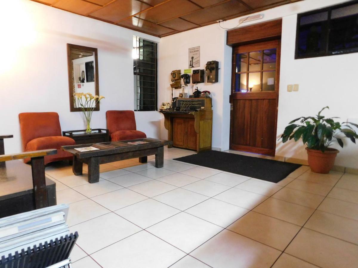 Hotel Meson De Maria Antiguo Cuscatlán Dış mekan fotoğraf